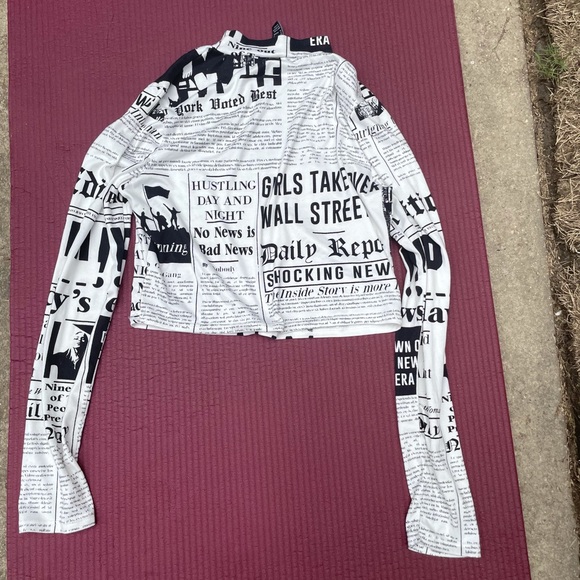 Newspaper crop top - Picture 3 of 3